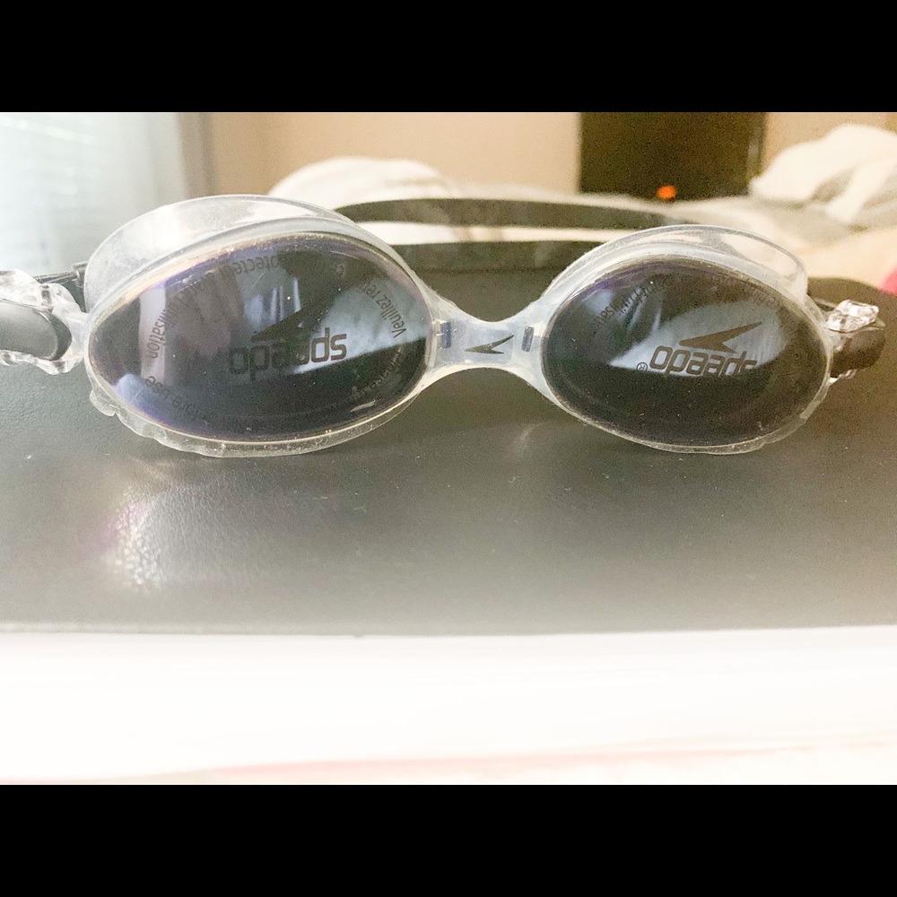 Speedo googles new with plastic liner still on